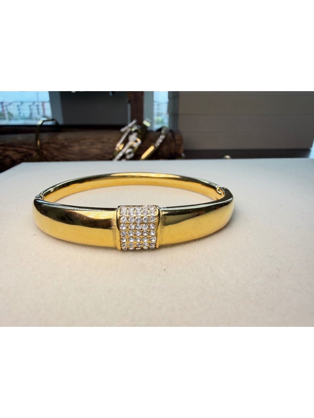 Non-Tarnish 18K Gold Plated Crystal Center Bangle